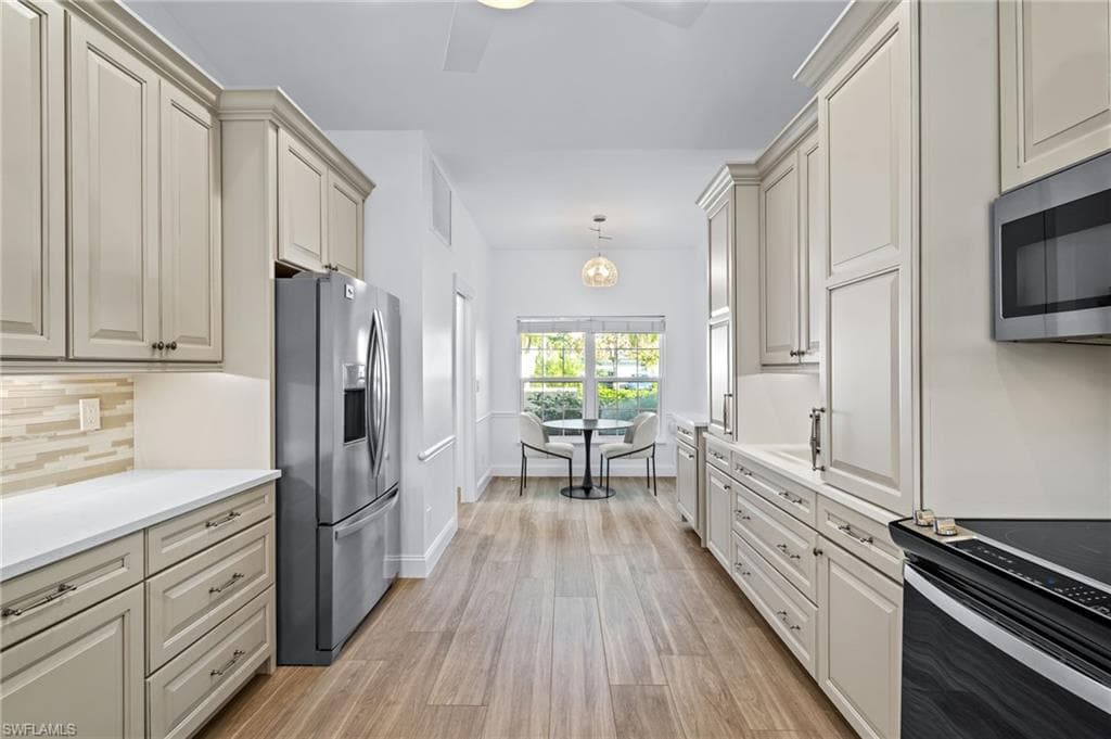 7018 Lone Oak BLVD, NAPLES FL 34109-8