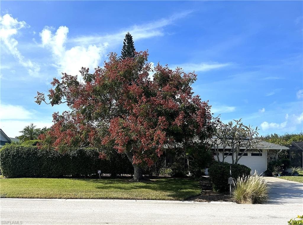 208 Baltusrol DR, NAPLES FL 34113-1