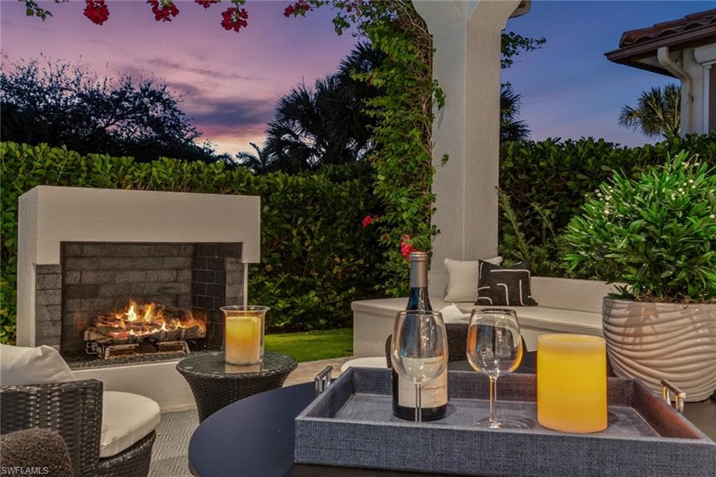 2243 Residence CIR, NAPLES FL 34105-8