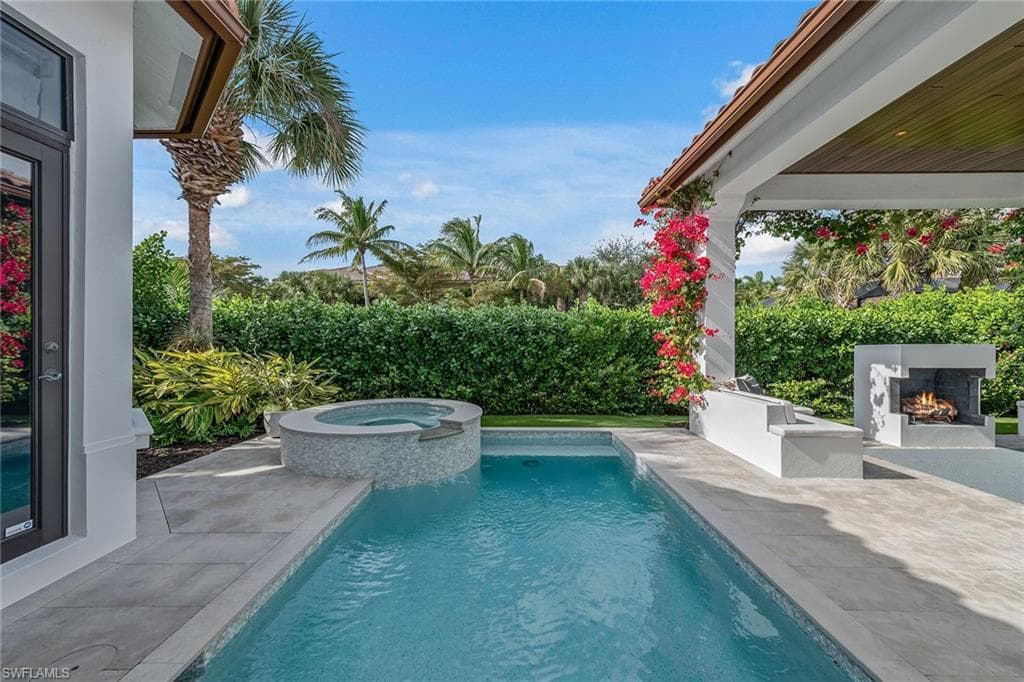 2243 Residence CIR, NAPLES FL 34105-9