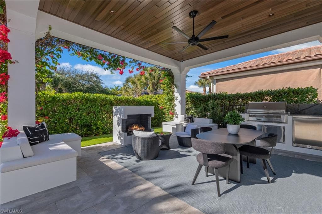 2243 Residence CIR, NAPLES FL 34105-7