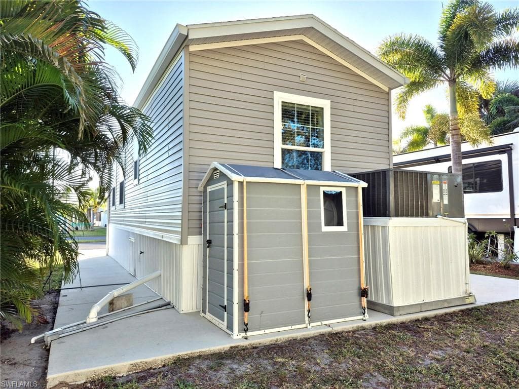 173 Redwood LN # 8, NAPLES FL 34114-4