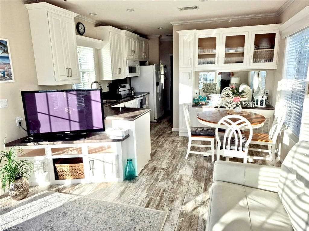 173 Redwood LN # 8, NAPLES FL 34114-7