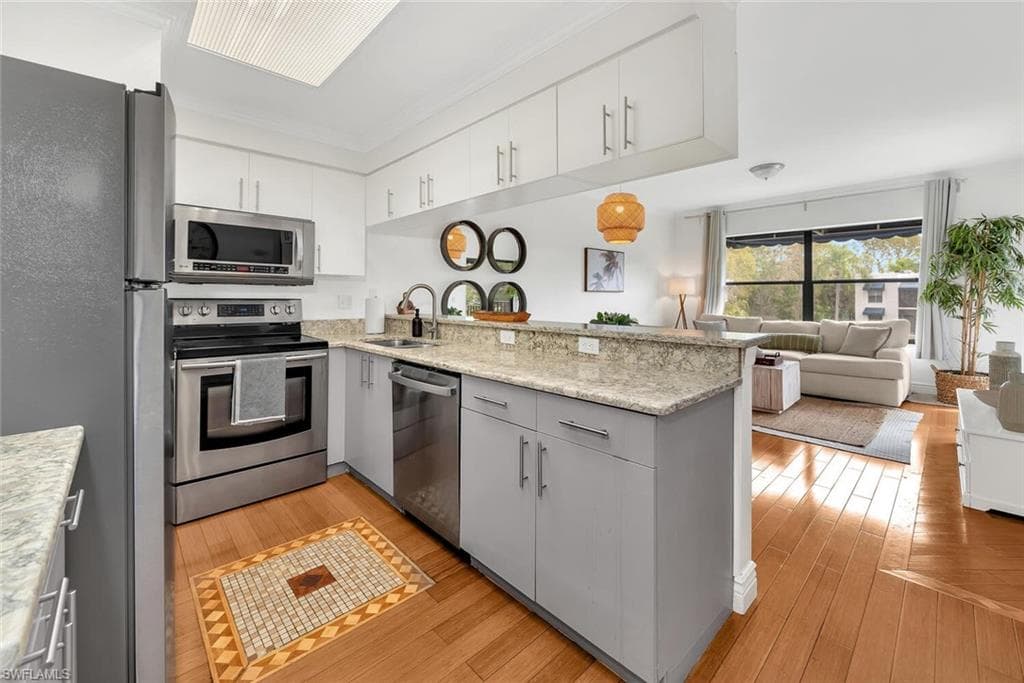 3311 Europa DR # 324, NAPLES FL 34105-5
