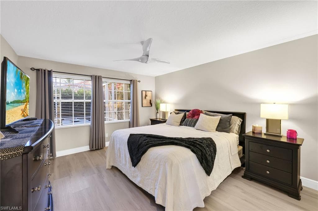 5781 Drummond WAY, NAPLES FL 34119-16