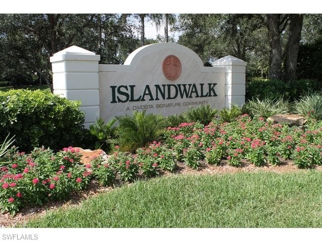 5781 Drummond WAY, NAPLES FL 34119-30