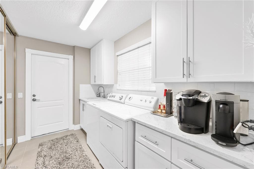 5781 Drummond WAY, NAPLES FL 34119-28