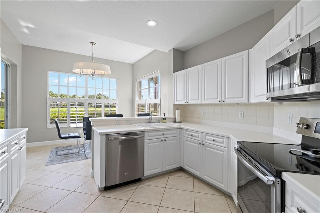 9520 Cypress Hammock CIR # 102, ESTERO FL 34135-5