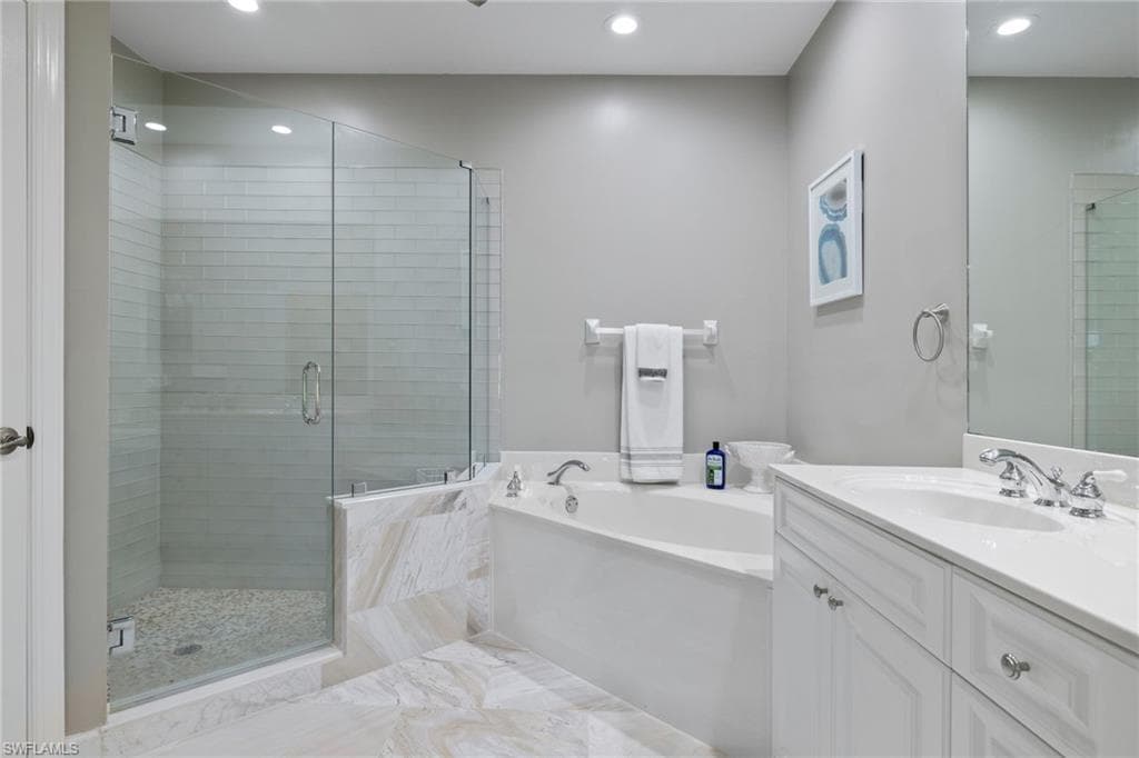 9520 Cypress Hammock CIR # 102, ESTERO FL 34135-16