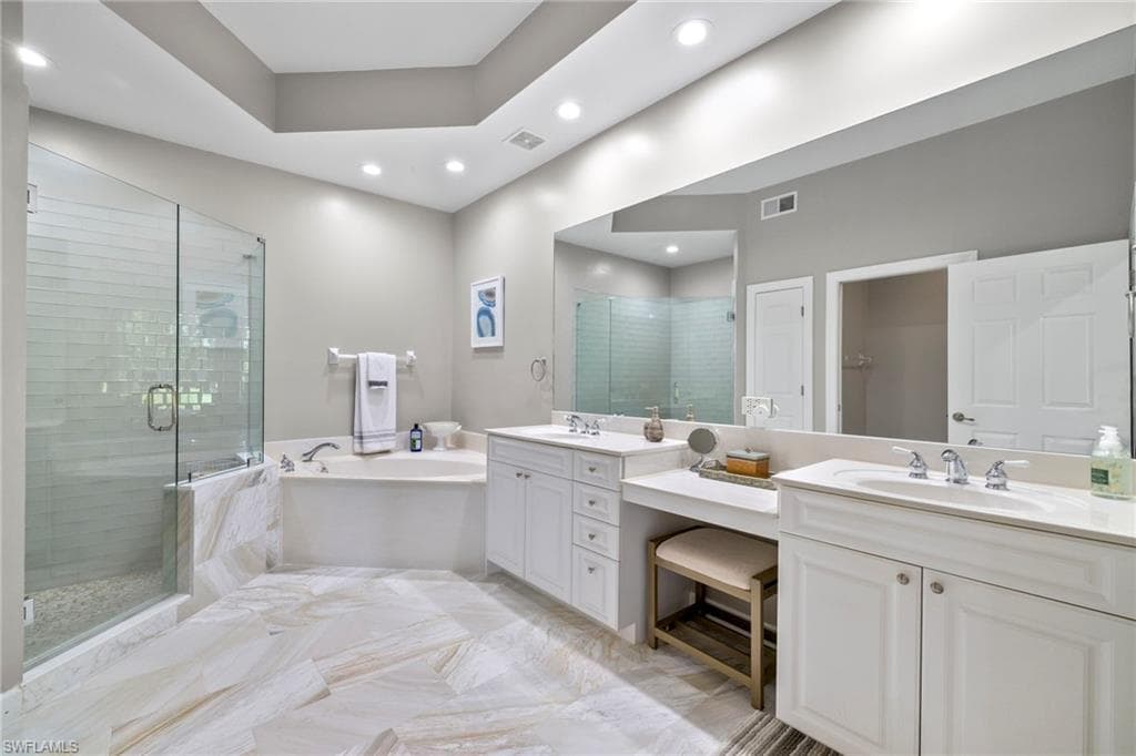 9520 Cypress Hammock CIR # 102, ESTERO FL 34135-15