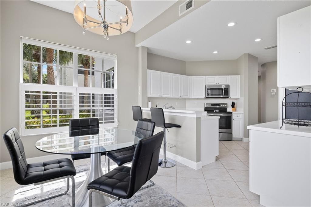 9520 Cypress Hammock CIR # 102, ESTERO FL 34135-8