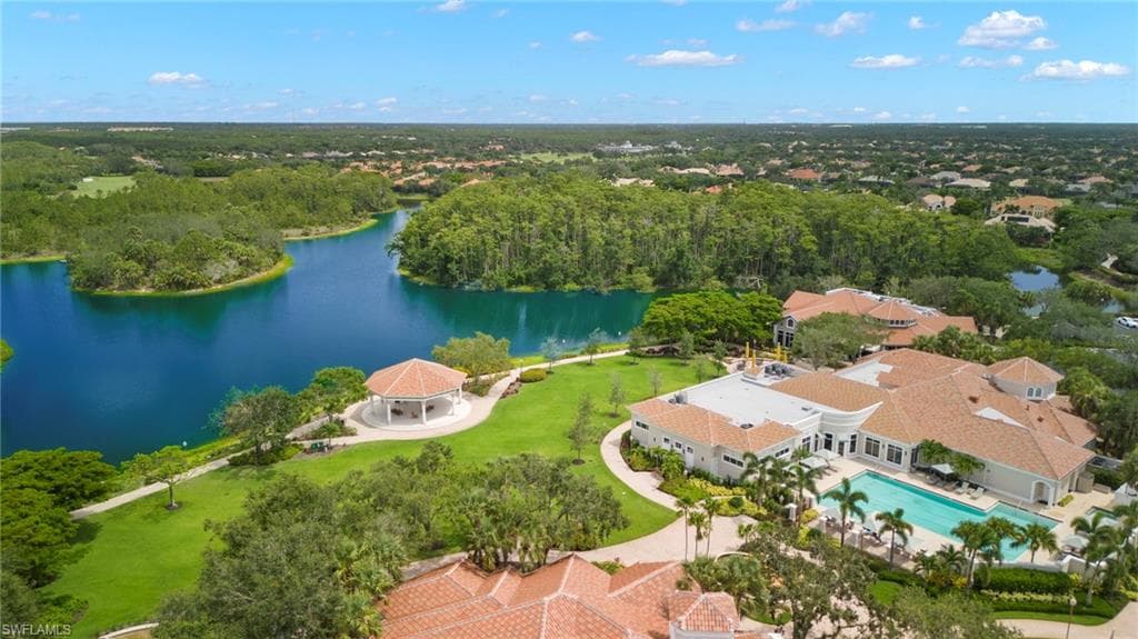 9520 Cypress Hammock CIR # 102, ESTERO FL 34135-33