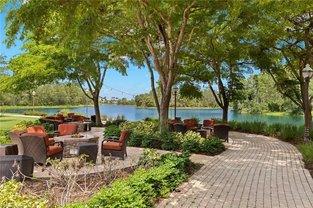 9520 Cypress Hammock CIR # 102, ESTERO FL 34135-40