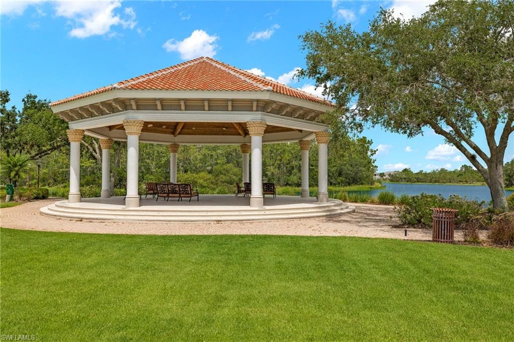 9520 Cypress Hammock CIR # 102, ESTERO FL 34135-36