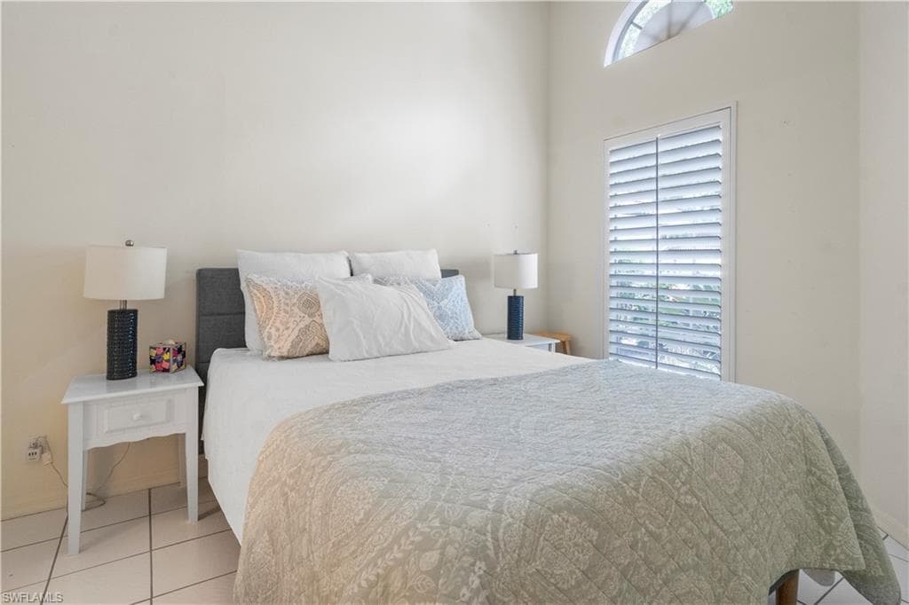 348 Carinosa CT # 10, NAPLES FL 34110-9