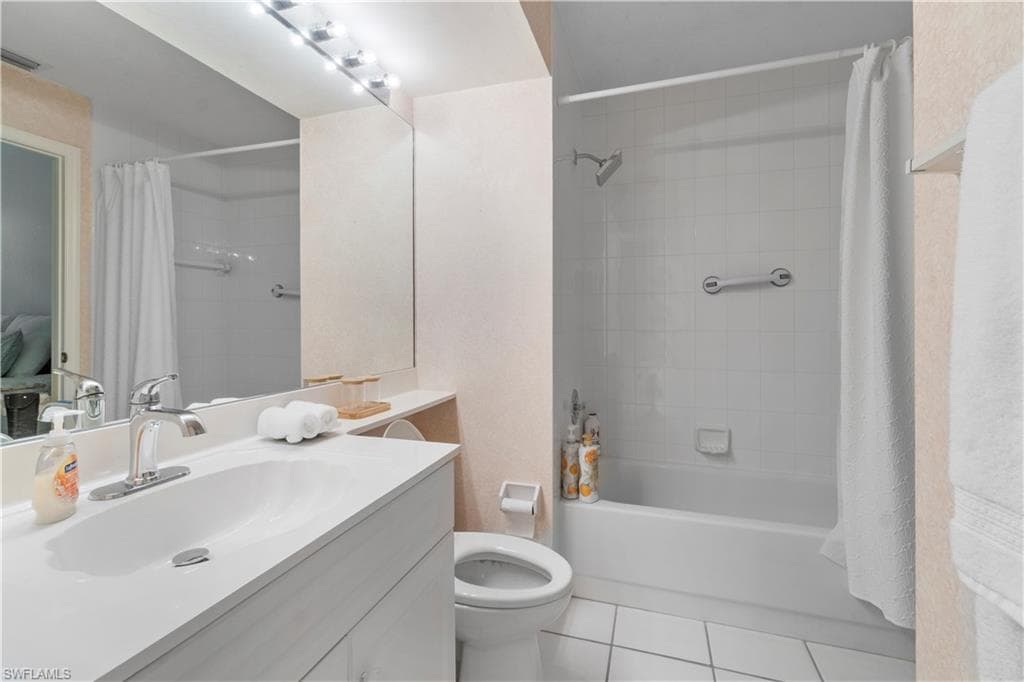 348 Carinosa CT # 10, NAPLES FL 34110-10