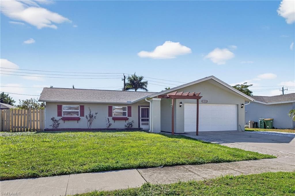 1336 Lake Shore DR, NAPLES FL 34103-26