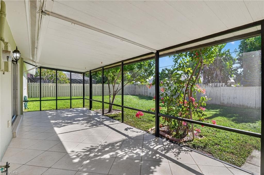 1336 Lake Shore DR, NAPLES FL 34103-1