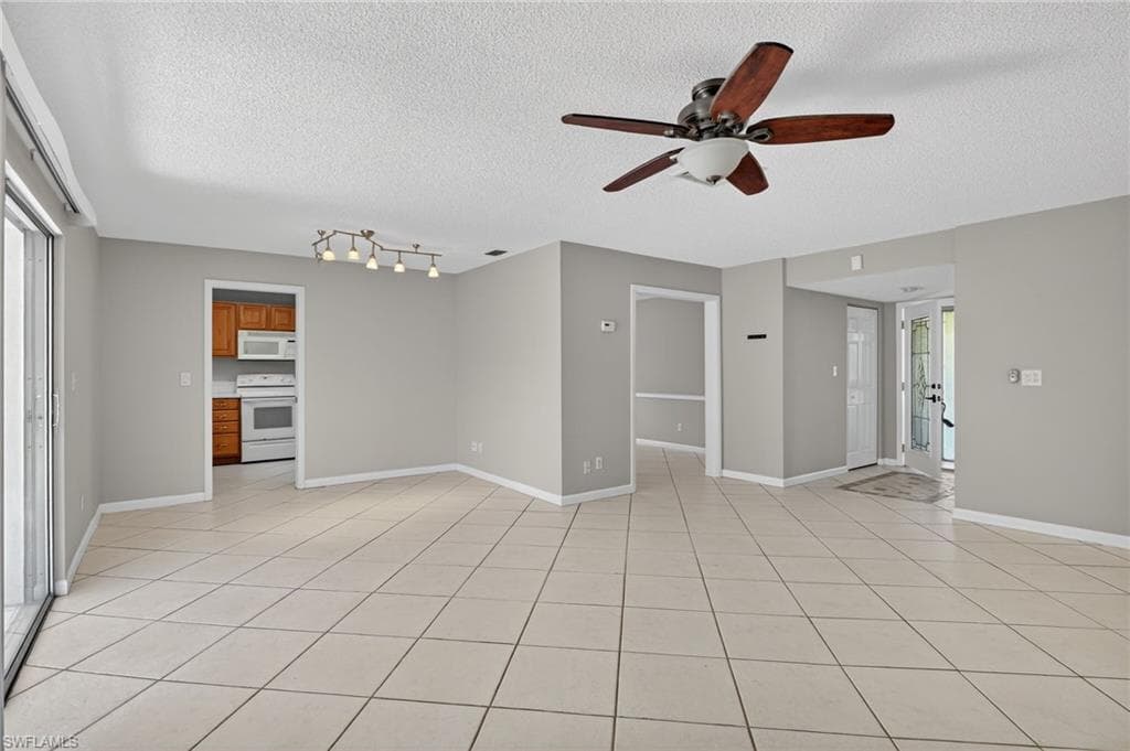 1336 Lake Shore DR, NAPLES FL 34103-3