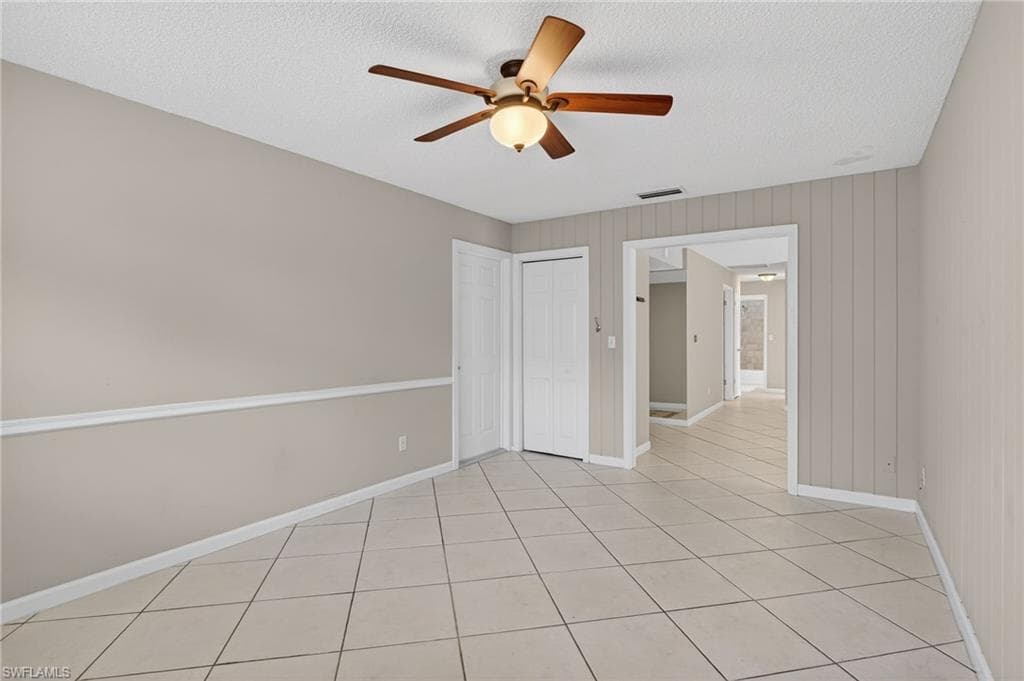 1336 Lake Shore DR, NAPLES FL 34103-7