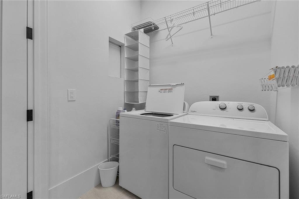 2499 Pine ST, NAPLES FL 34112-15