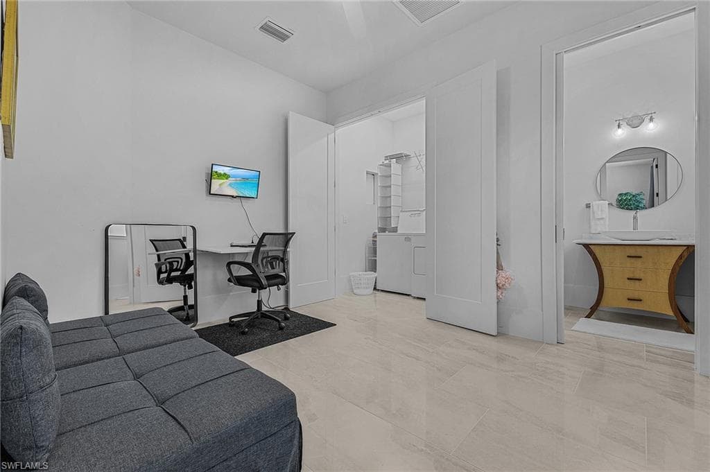 2499 Pine ST, NAPLES FL 34112-10