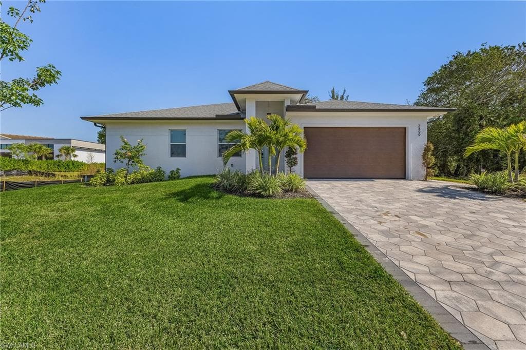 2499 Pine ST, NAPLES FL 34112-18