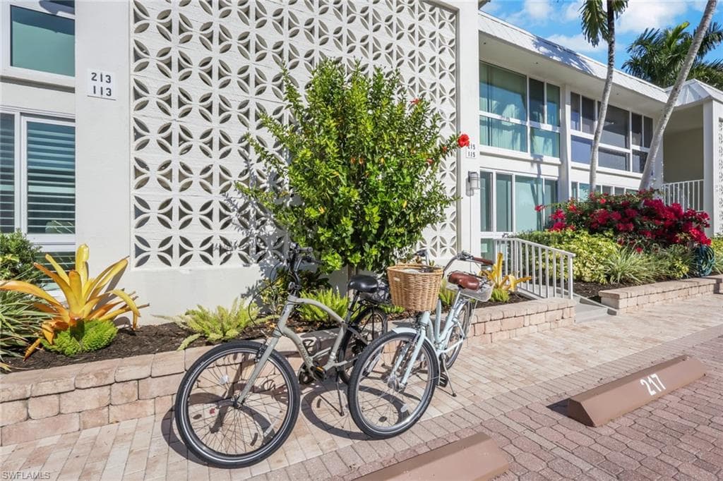 2100 Gulf Shore BLVD N 113-27