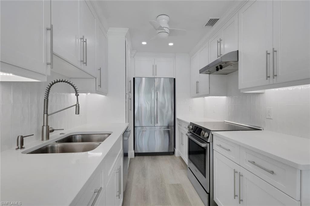 2100 Gulf Shore BLVD N 113-13