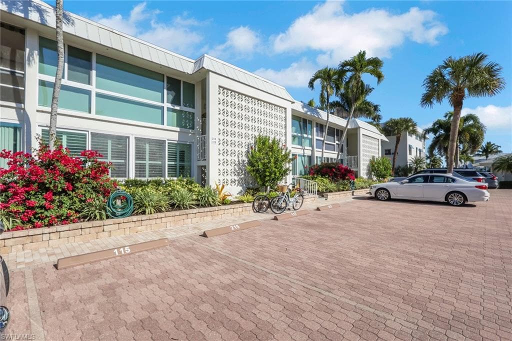 2100 Gulf Shore BLVD N 113-28