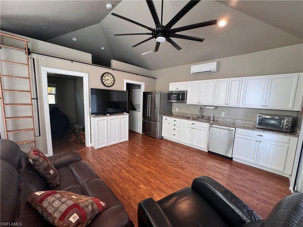 Lot 193 3002 Cupola LN N-6