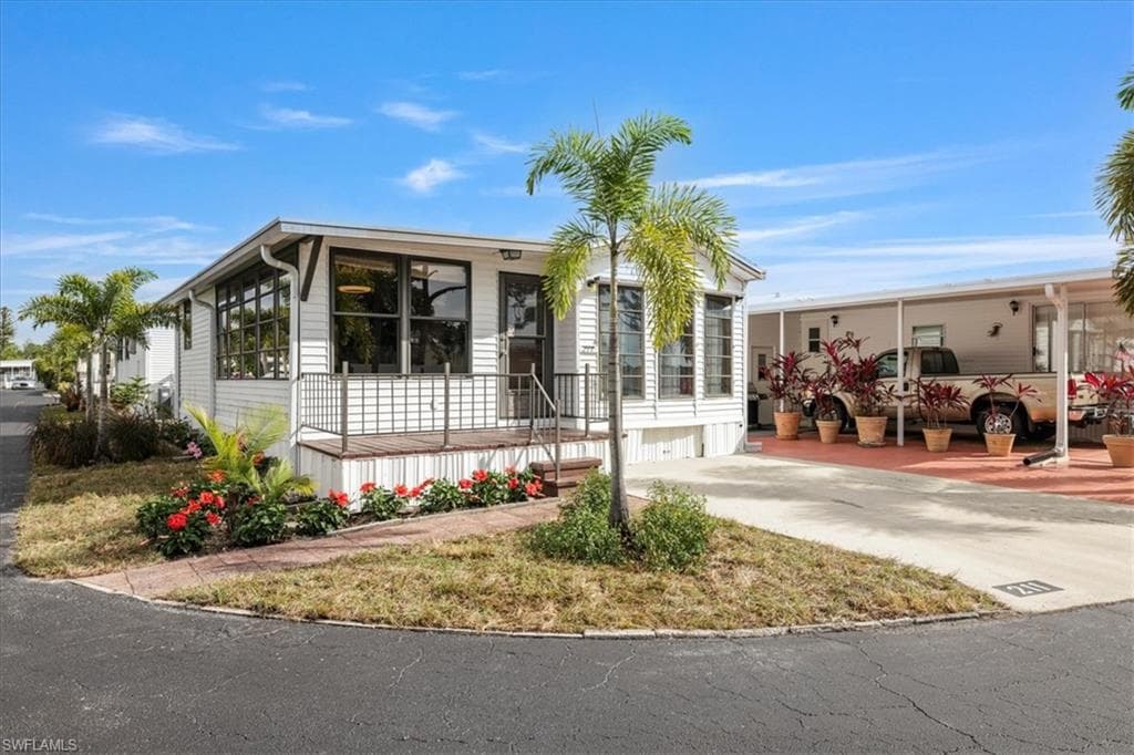 211 Sojourn DR, NORTH FORT MYERS FL 33903-16