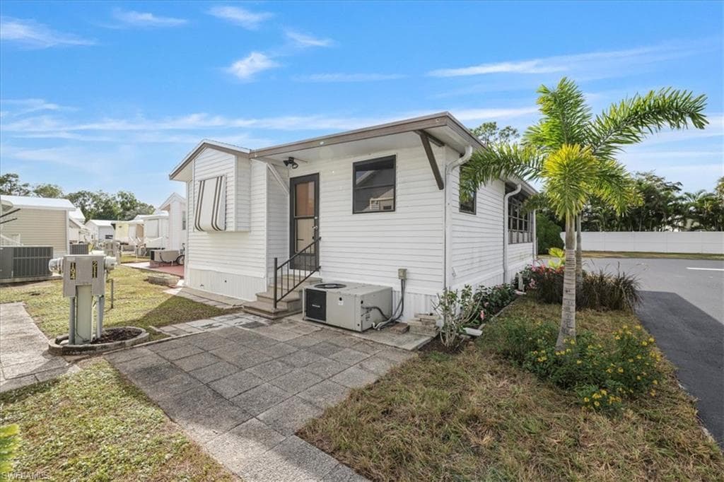 211 Sojourn DR, NORTH FORT MYERS FL 33903-15