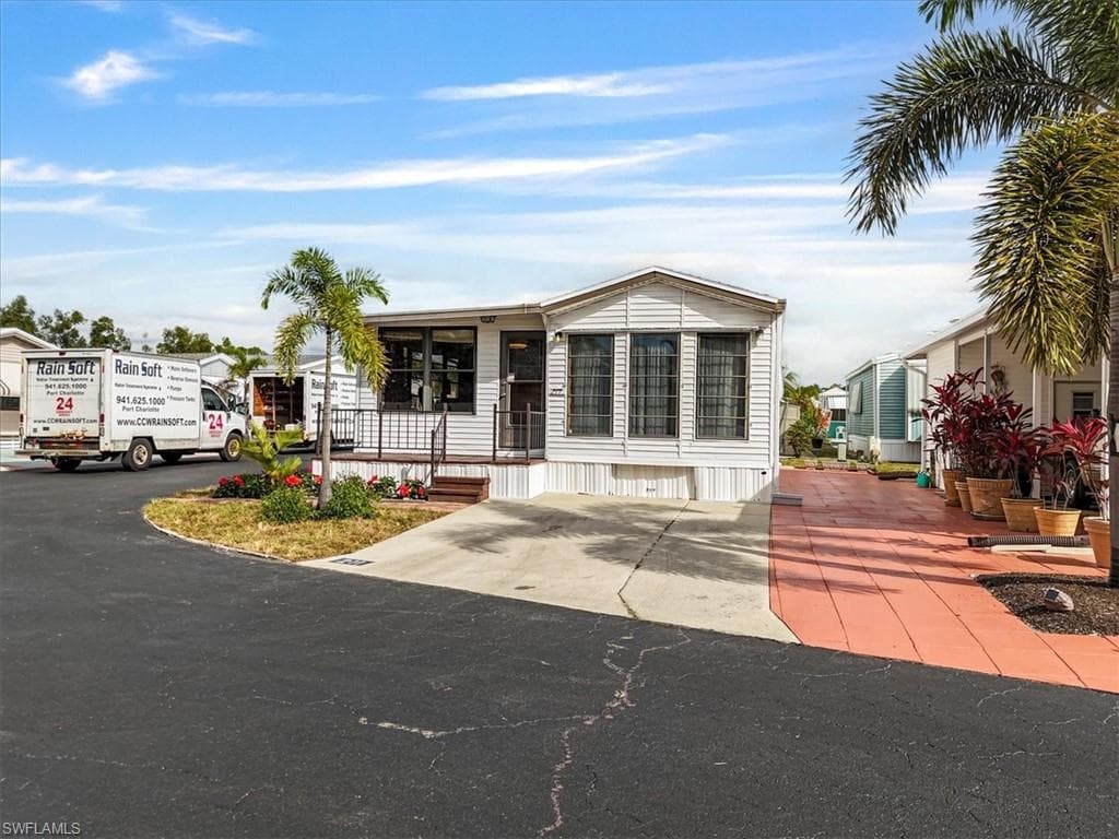 211 Sojourn DR, NORTH FORT MYERS FL 33903-17