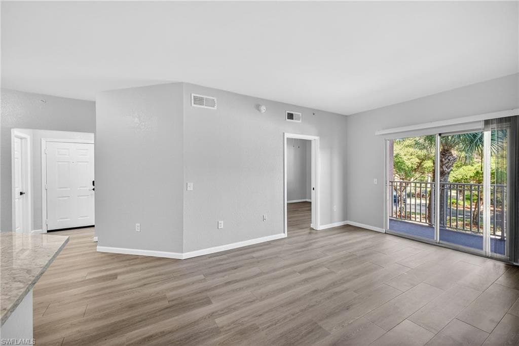 15585 Ocean Walk CIR # 215, FORT MYERS FL 33908-3