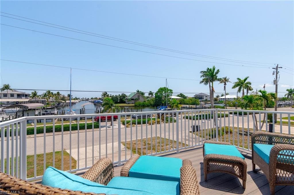 12142 Siesta DR, FORT MYERS BEACH FL 33931-2