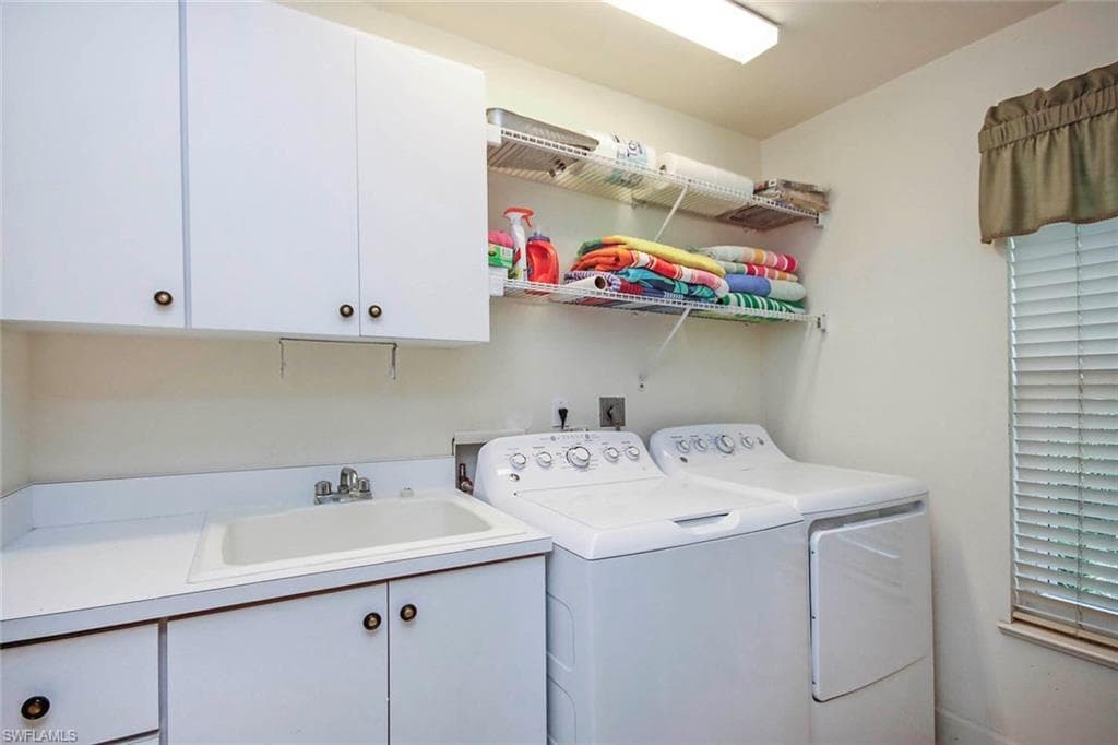 1319 Par View DR, SANIBEL FL 33957-23