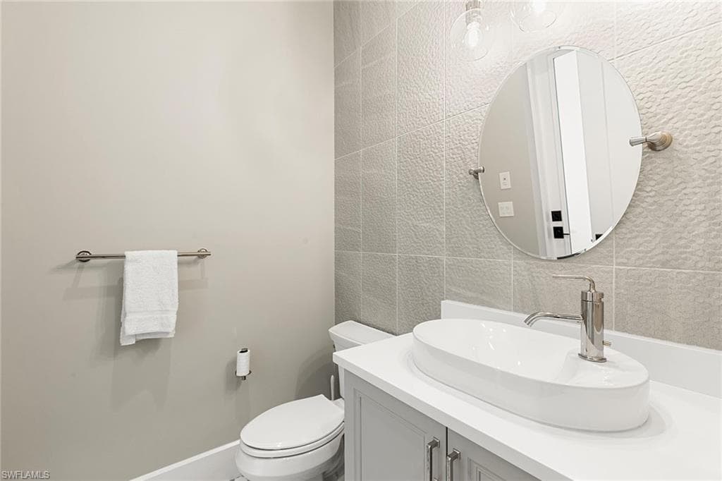 2036 Cambridge Park DR, NAPLES FL 34109-23