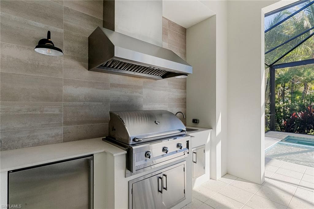 2036 Cambridge Park DR, NAPLES FL 34109-32