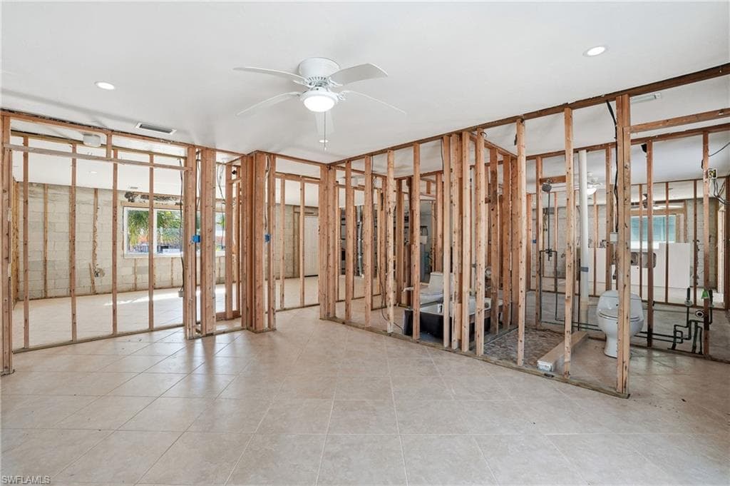 193 Hibiscus DR, FORT MYERS BEACH FL 33931-33