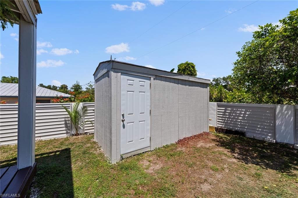 2040 Clarke AVE, FORT MYERS FL 33905-37