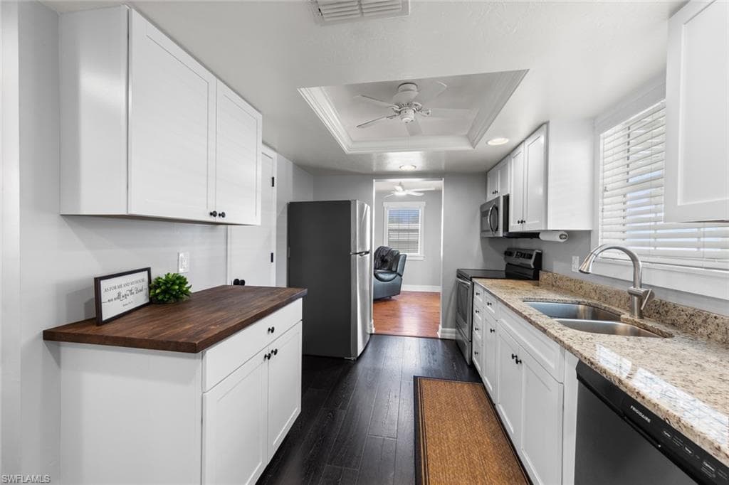 2040 Clarke AVE, FORT MYERS FL 33905-9