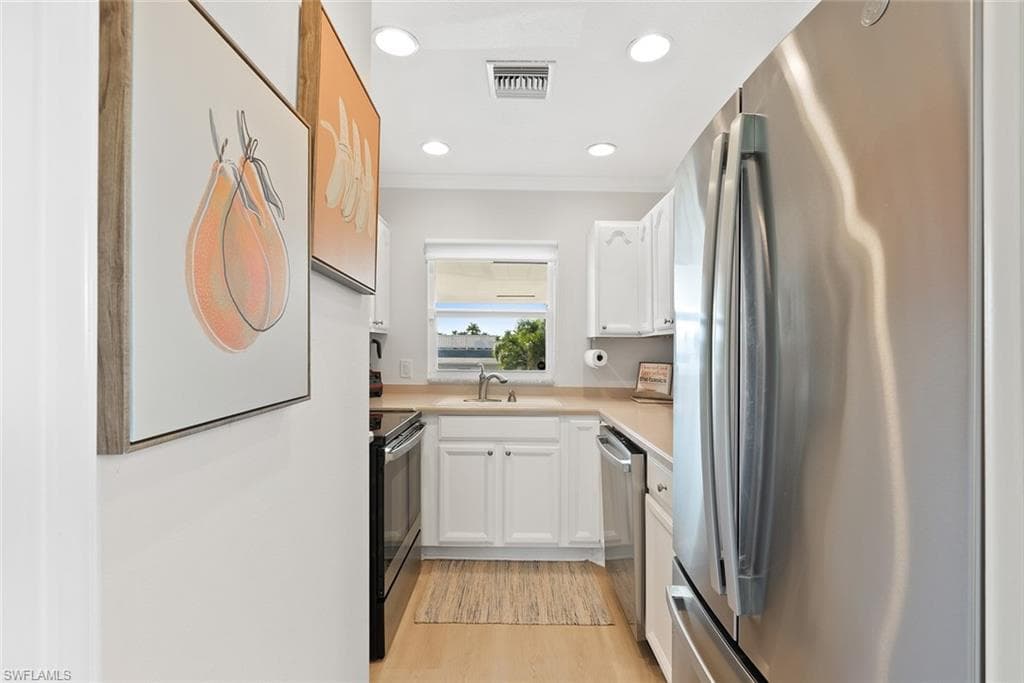 606 Broad AVE S # J606, NAPLES FL 34102-8