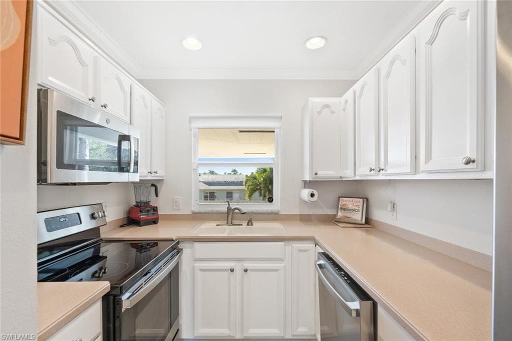 606 Broad AVE S # J606, NAPLES FL 34102-9