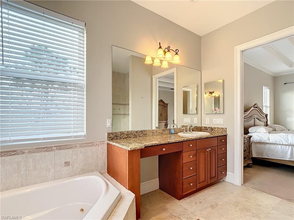 2840 Coco Lakes DR, NAPLES FL 34105-37