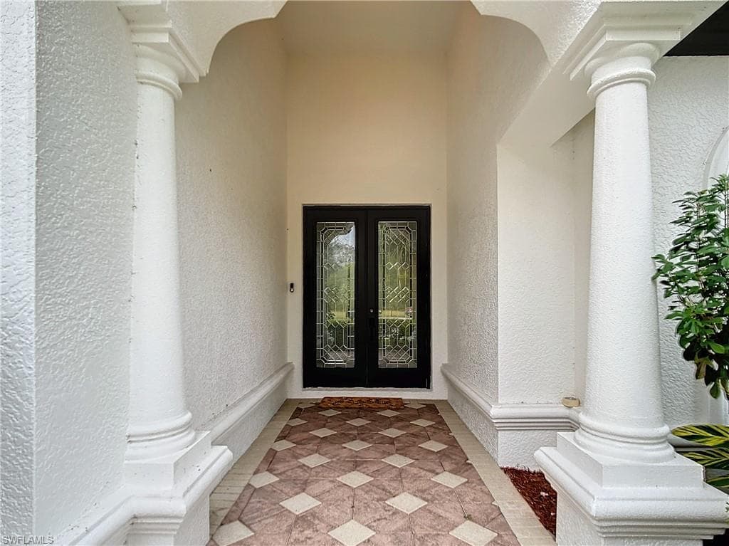 2840 Coco Lakes DR, NAPLES FL 34105-3