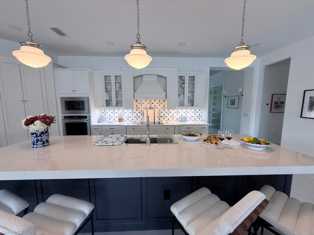 8963 Gustavia CT, NAPLES FL 34112-8