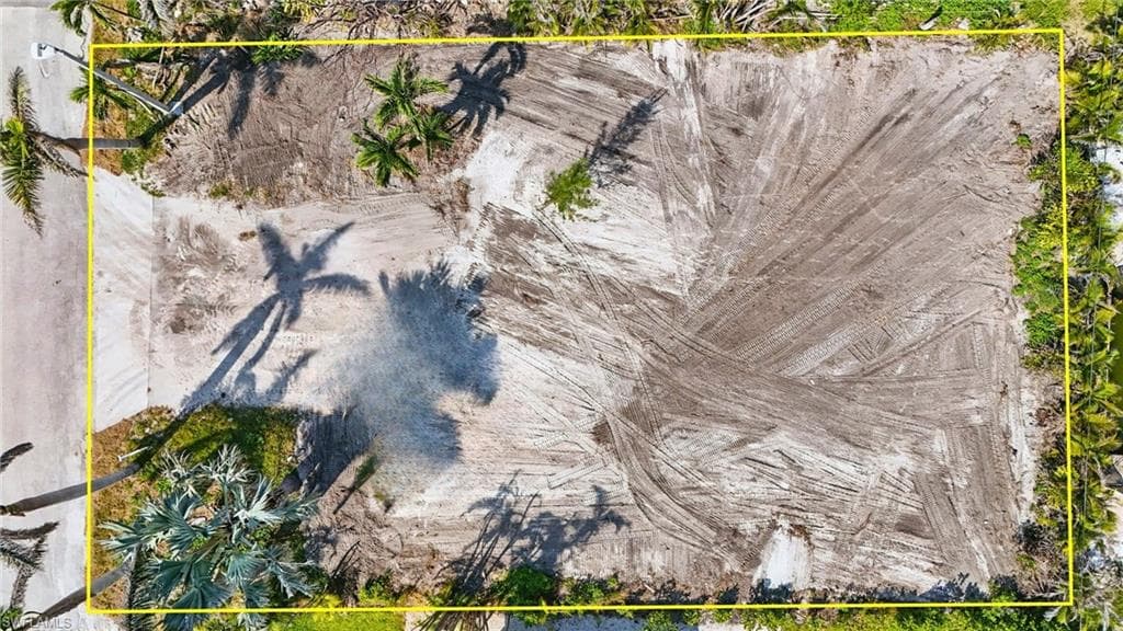 121 Gulf Island DR, FORT MYERS BEACH FL 33931-14