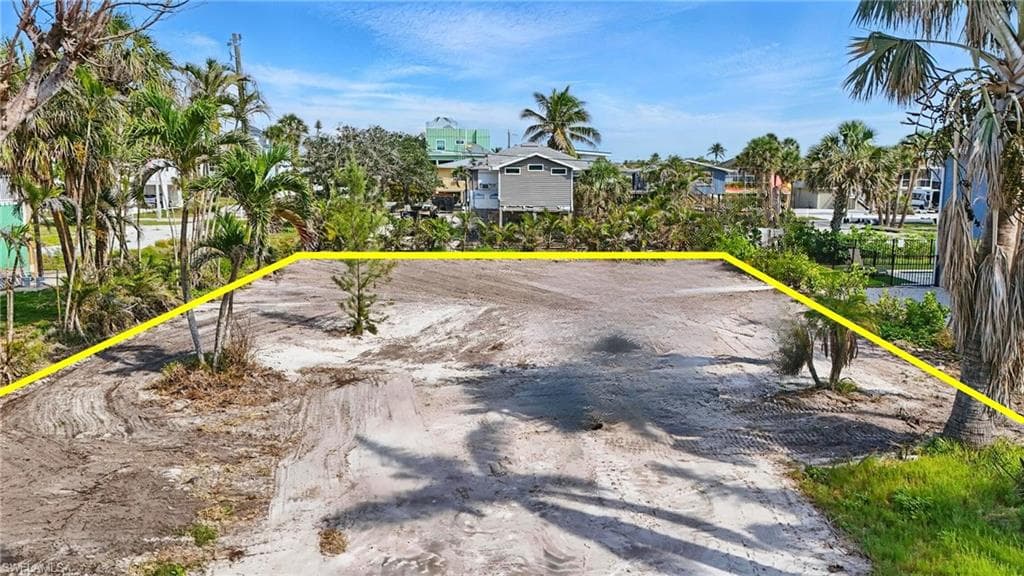 121 Gulf Island DR, FORT MYERS BEACH FL 33931-3