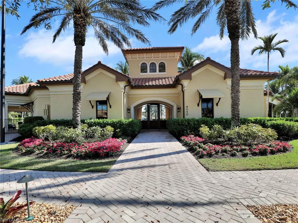 9483 Isla Bella CIR, BONITA SPRINGS FL 34135-35